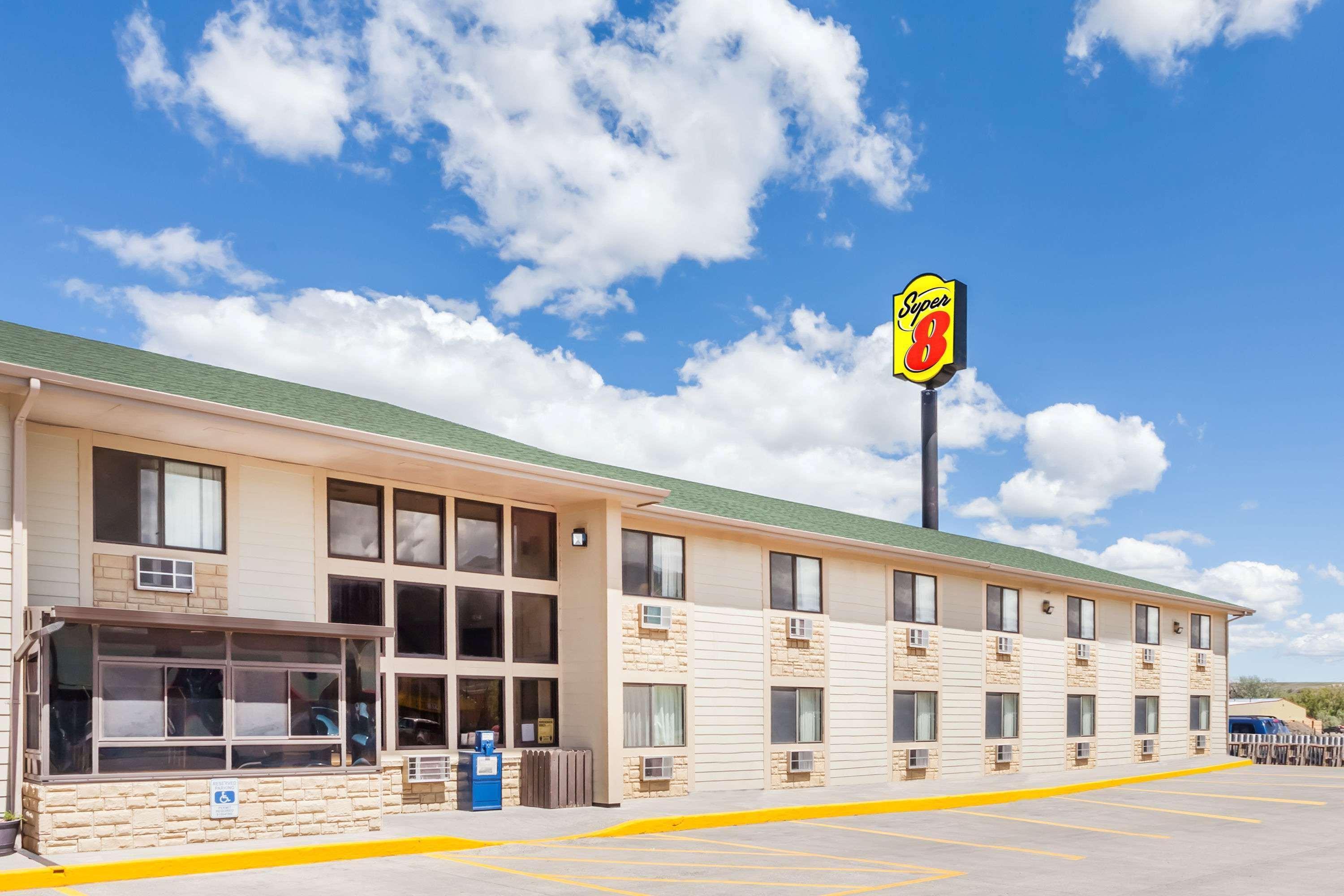 Super 8 By Wyndham Livingston Yellowstone Motel Exterior photo