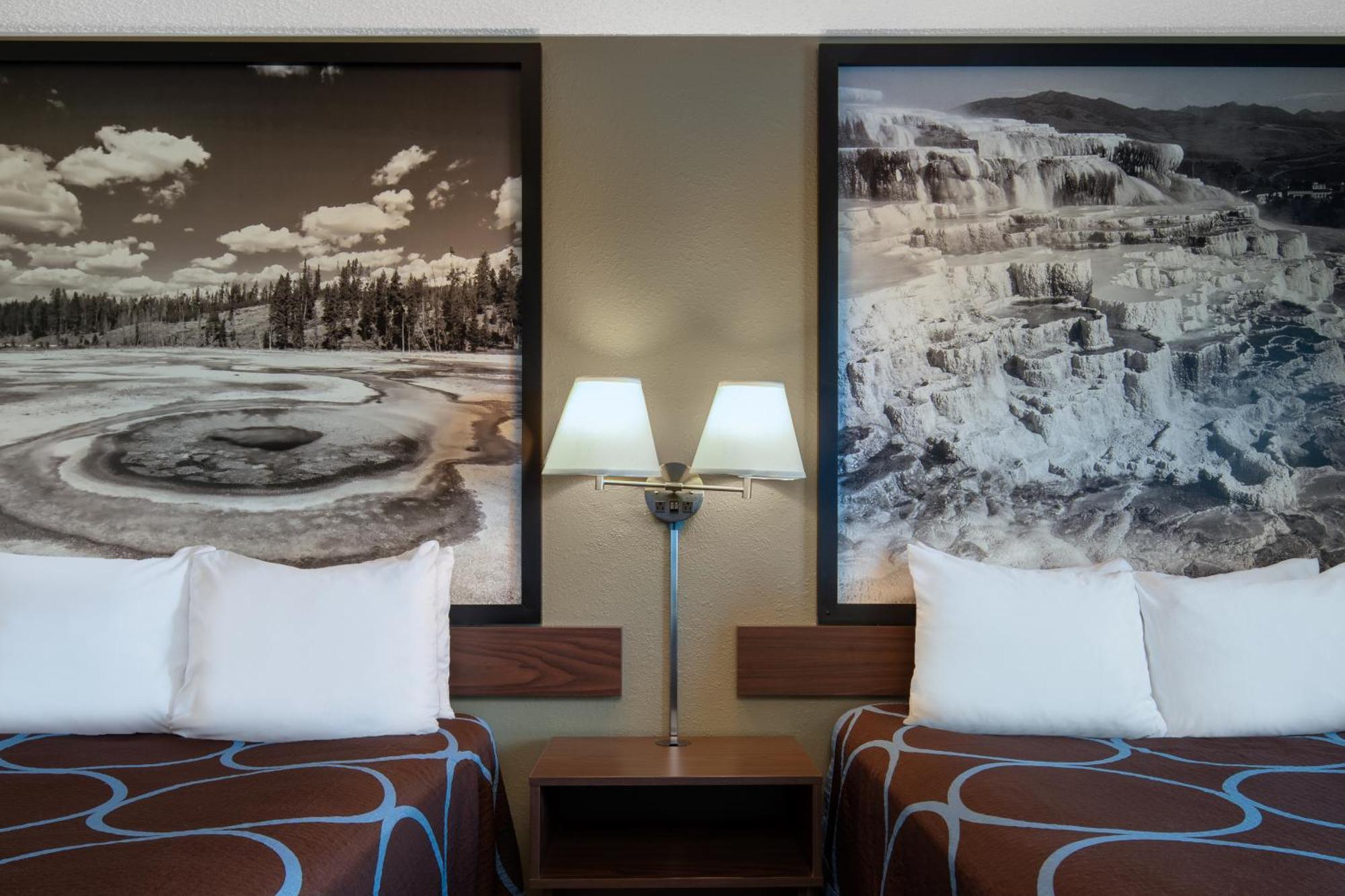Super 8 By Wyndham Livingston Yellowstone Exterior photo