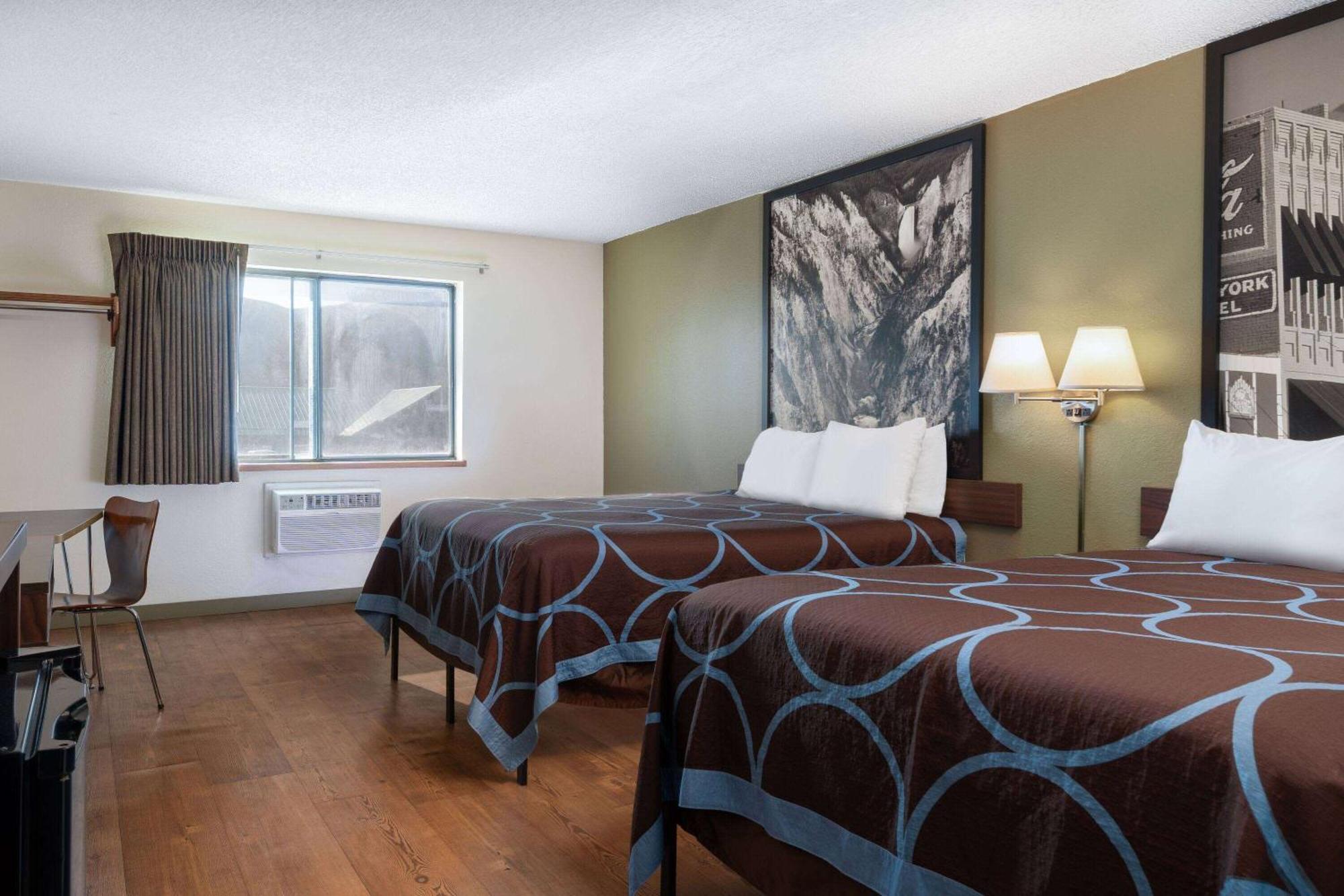 Super 8 By Wyndham Livingston Yellowstone Exterior photo