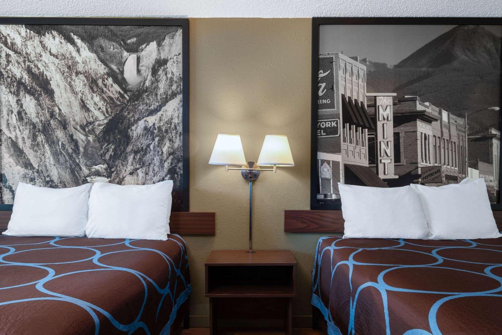 Super 8 By Wyndham Livingston Yellowstone Exterior photo
