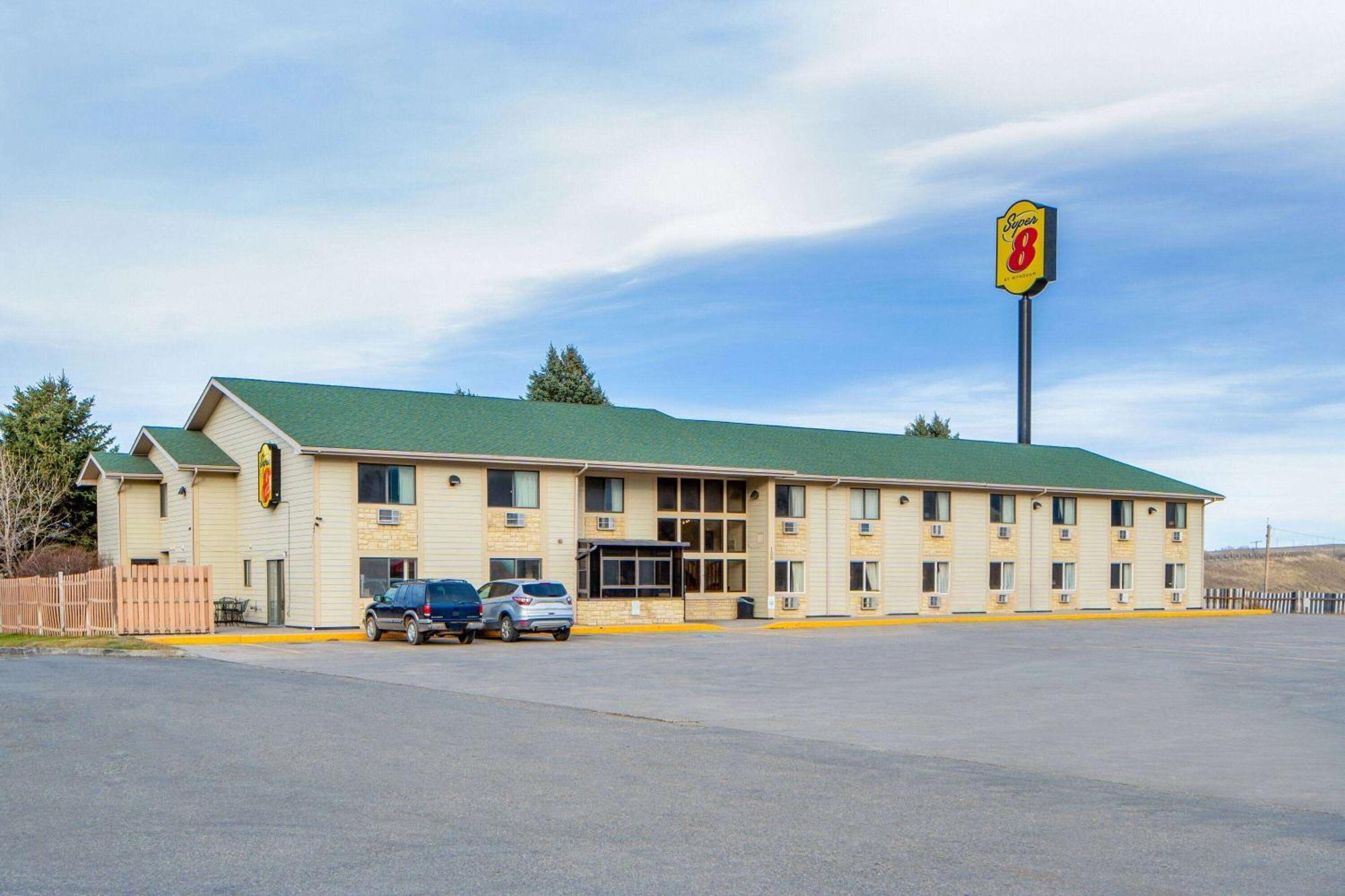 Super 8 By Wyndham Livingston Yellowstone Motel Exterior photo